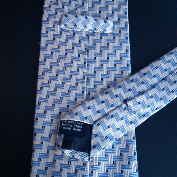 Faconnable 100% Silk Tie, White W/ Light & Navy Blue Geometric Pattern - Picture 4 of 14
